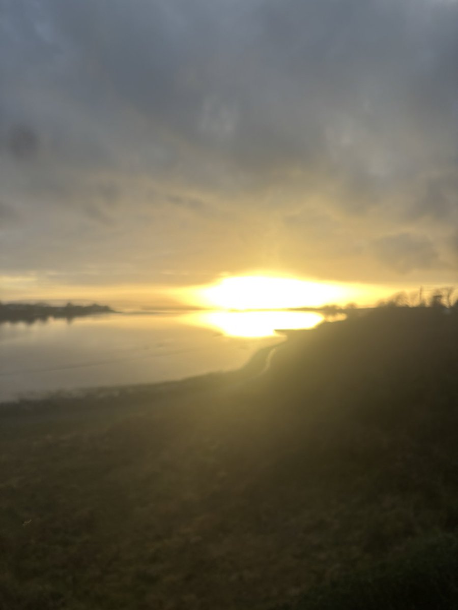 berniemshiels's tweet photo. Beautiful October skies ! #maree #grannyduties #happydays https://t.co/ytgMBO0tln
