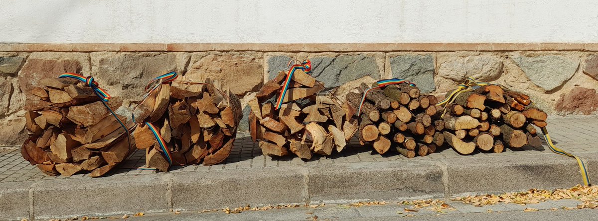 Comanda de 100 kg de #slowllenya de proximitat. Si voleu quantitats petites i sou dels voltants de la Garriga o Lliçà d'Amunt, feu missatge directe.