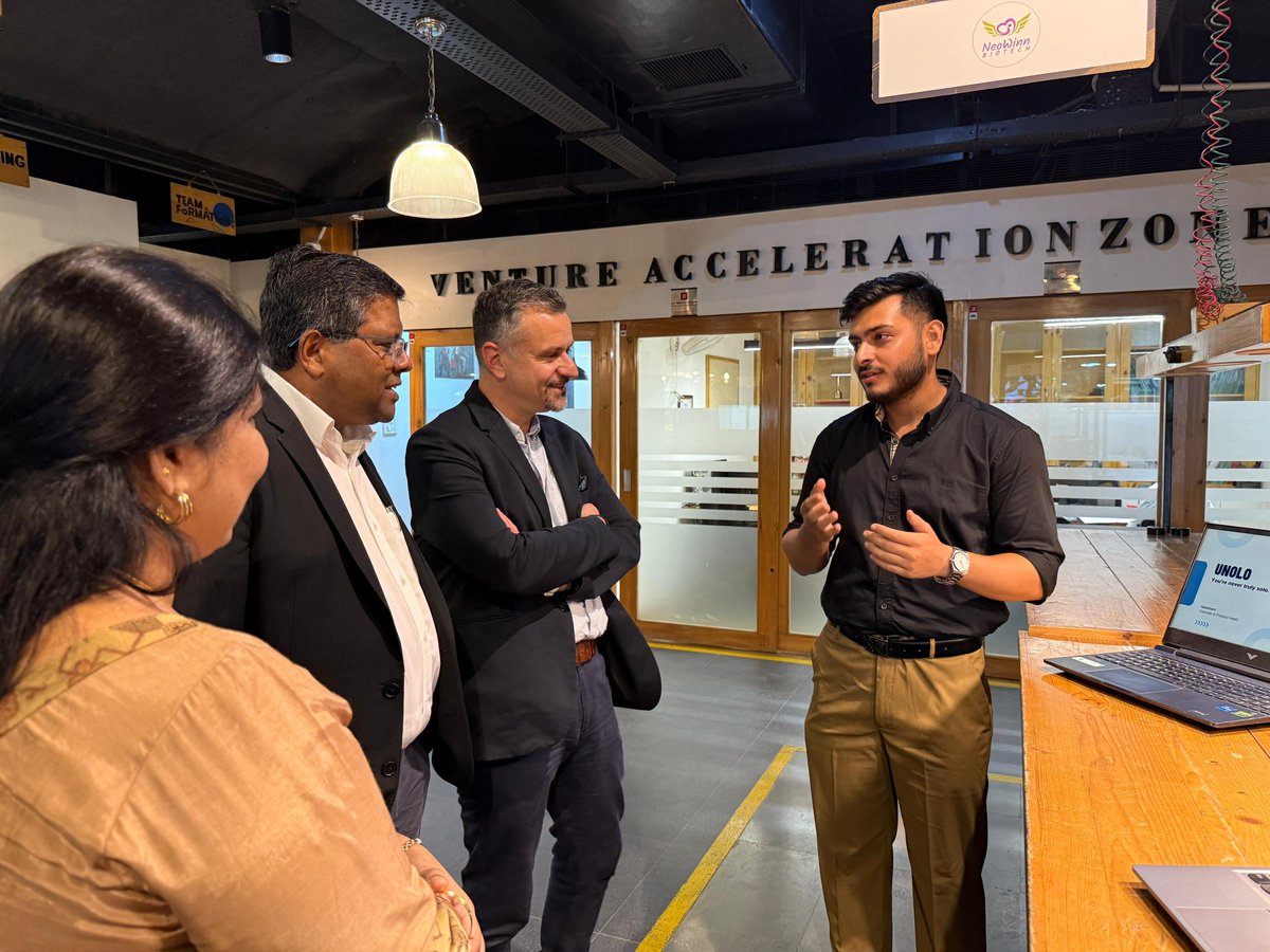 7th Oct Update!

1st half - Prepared 8 early stage startups pitches to present tomorrow in <a href="/MicrosoftIndia/">Microsoft India and South Asia</a> , wowed by their enthusiasm.

2nd half - represent our CEED Department in front of <a href="/Deakin/">Deakin University</a> faculty.

Cheers to the future #EntrepreneurLife