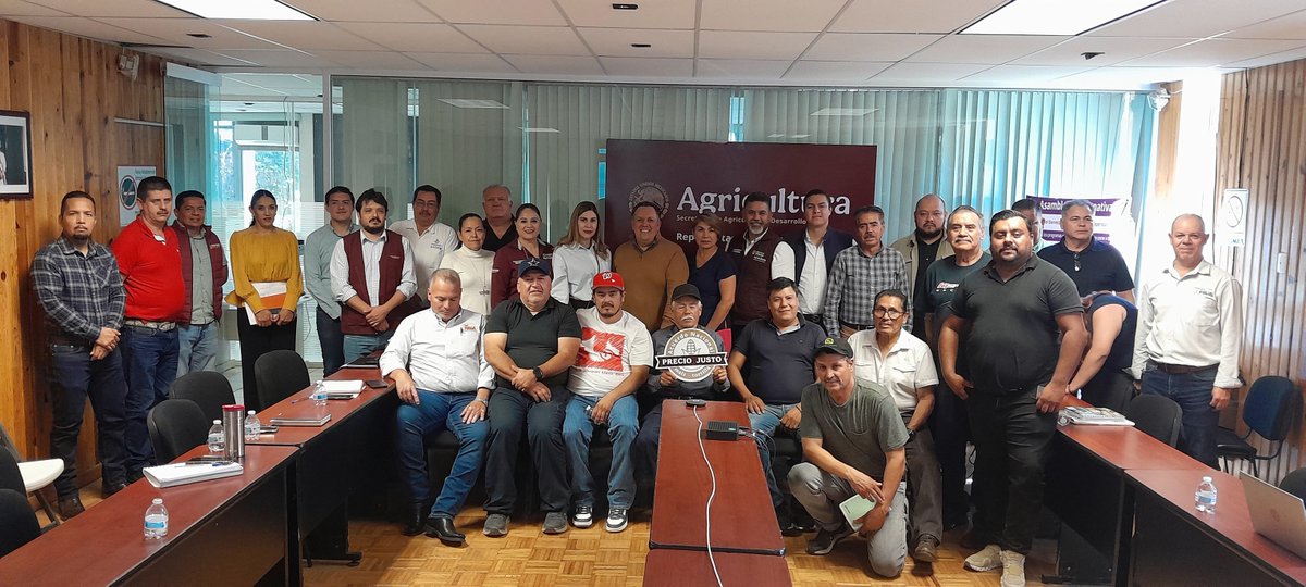 Sedeco Durango (@sedecogobdgo) on Twitter photo En la instalación de la Mesa de Trabajo Estatal para el Acuerdo Nacional de la Cadena Maíz-Tortilla, que tiene como objetivo dar seguimiento al registro de tortillerías, la Sedeco se compromete a trabajar de la mano con los industriales, así como con <a href="/Agricultura_mex/">Secretaría de Agricultura y Desarrollo Rural</a> en Durango. En la instalación de la Mesa de Trabajo Estatal para el Acuerdo Nacional de la Cadena Maíz-Tortilla, que tiene como objetivo dar seguimiento al registro de tortillerías, la Sedeco se compromete a trabajar de la mano con los industriales, así como con <a href="/Agricultura_mex/">Secretaría de Agricultura y Desarrollo Rural</a> en Durango.