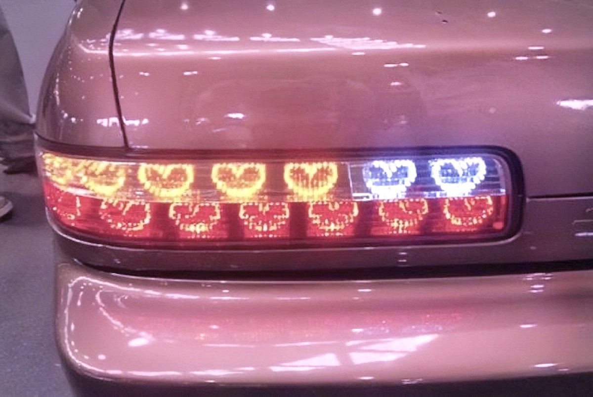 heart_jpg's tweet image. heart-shaped tail lights