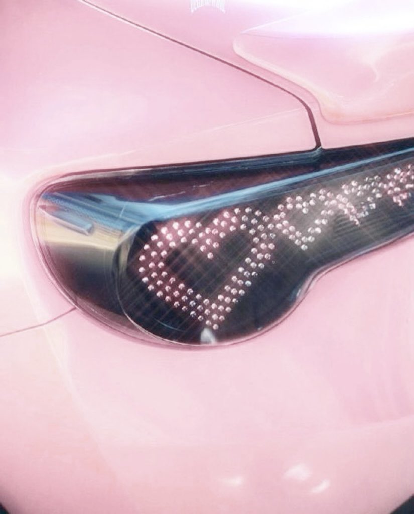 heart_jpg's tweet image. heart-shaped tail lights