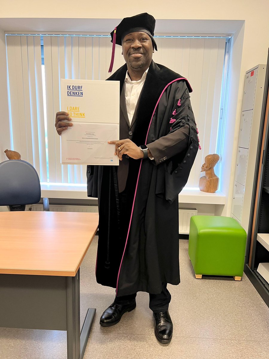 BEBUC_Scholars's tweet photo. 📢 Dr Hervé Monka Lekuya | @Lekuya, boursier #BEBUC, a soutenu avec brio sa thèse de doctorat en Médecine.

🎓 l’Université de Gand 🇧🇪

✍🏾 Sur les fractures du crâne et la chirurgie neurotraumatique 🧠

➡️ Une avancée majeure pour la recherche médicale congolaise et africaine 🇨🇩 https://t.co/wP9fzi2ZN3