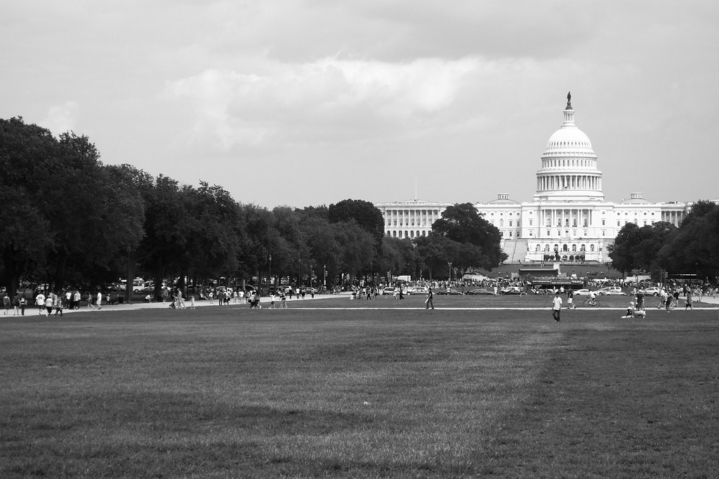 This paper in <a href="/LSQjournal/">Legislative Studies Quarterly</a> by Jeremy Gelman (<a href="/unrpolisci/">UNR Political Science</a>) and sponsored by <a href="/TheLawmakers/">Center for Effective Lawmaking</a> examines how laws are created by studying seven modern landmark laws enacted during various policymaking windows. thelawmakers.org/legislative-re…