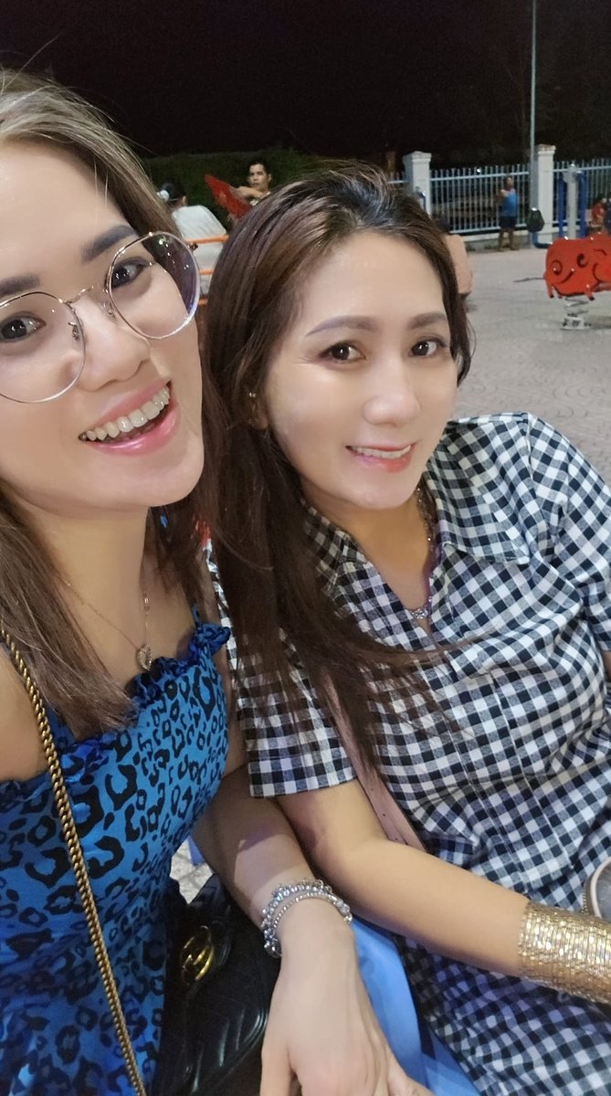 Lananh23090's tweet photo. Chị em nhà tui 🥰 https://t.co/s5js9IcSiT
