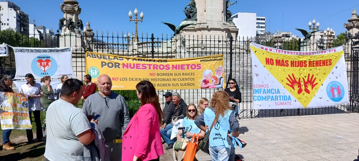 Manifestación en la plaza Congreso por una designación transparente en un tema delicado: la defensoría de niños y adolescentes. Sin ideología ni militancia política.
Decidirán las dos cámaras.

#ConLosNiñosNo
#BerteroNo