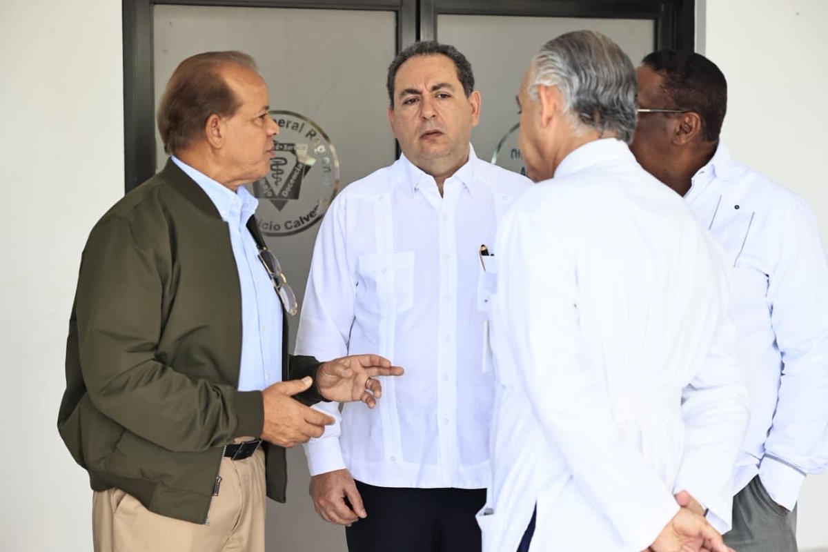 SNSRDO's tweet photo. ✅La Red Pública se fortalece con nuevas intervenciones

El director del SNS, @drmariolama, realizó hoy un recorrido por el Hospital  Dr. Vinicio Calventi, de Los Alcarrizos, con el objetivo de verificar los avances en el proceso de mejora que impulsa el @Mivedrd en el centro. https://t.co/fJeHK2KR1z