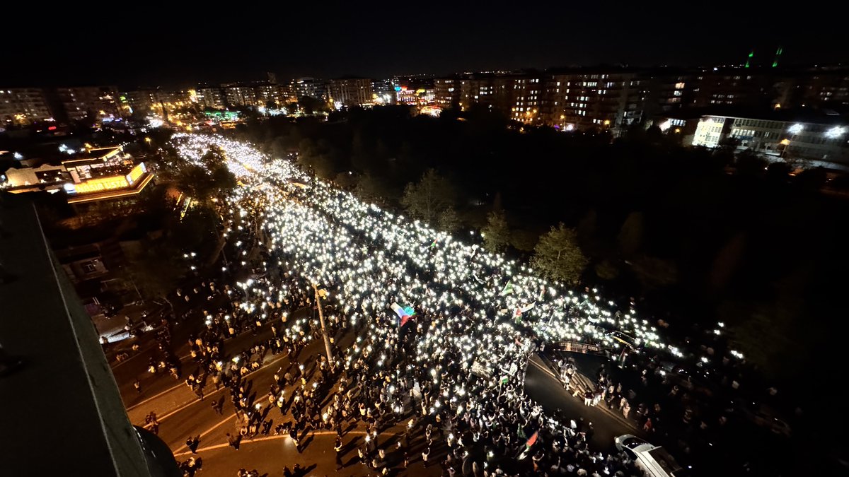 HudaPar21's tweet photo. Diyarbakır halkı ayakta!

Diyarbakır İslami STK’larının Aksa Tufanı yıldönümünde düzenlediği Büyük Yürüyüşe il ve ilçe teşkilatı olarak meydanlara indik, sesimizi mazlumların sesi kıldık. https://t.co/DyjHZ9b4J8