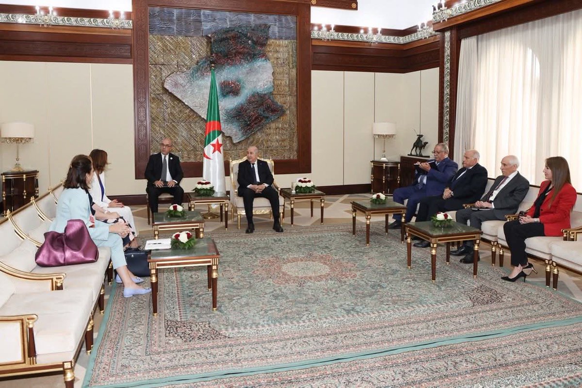 رئيس الجمهورية السيد <a href="/TebbouneAmadjid/">عبدالمجيد تبون - Abdelmadjid Tebboune</a>  يستقبل السيدة <a href="/tfajon/">Tanja Fajon</a> نائبة رئيس الوزراء، وزيرة الشؤون الخارجية والأوروبية لجمهورية #سلوفينيا، والوفد المرافق لها. 
🇩🇿🇸🇮