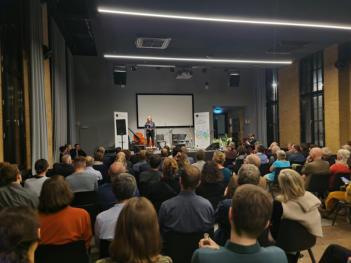 Steffi Lemke erinnert beim UfU Jubiläum an die Bedeutung der ostdeutschen Umweltbewegung für die friedliche Revolution. Umweltschutz funktioniert nur mit Demokratie – und andersrum. Die Fakten müssen transparent und frei zugänglich sein.