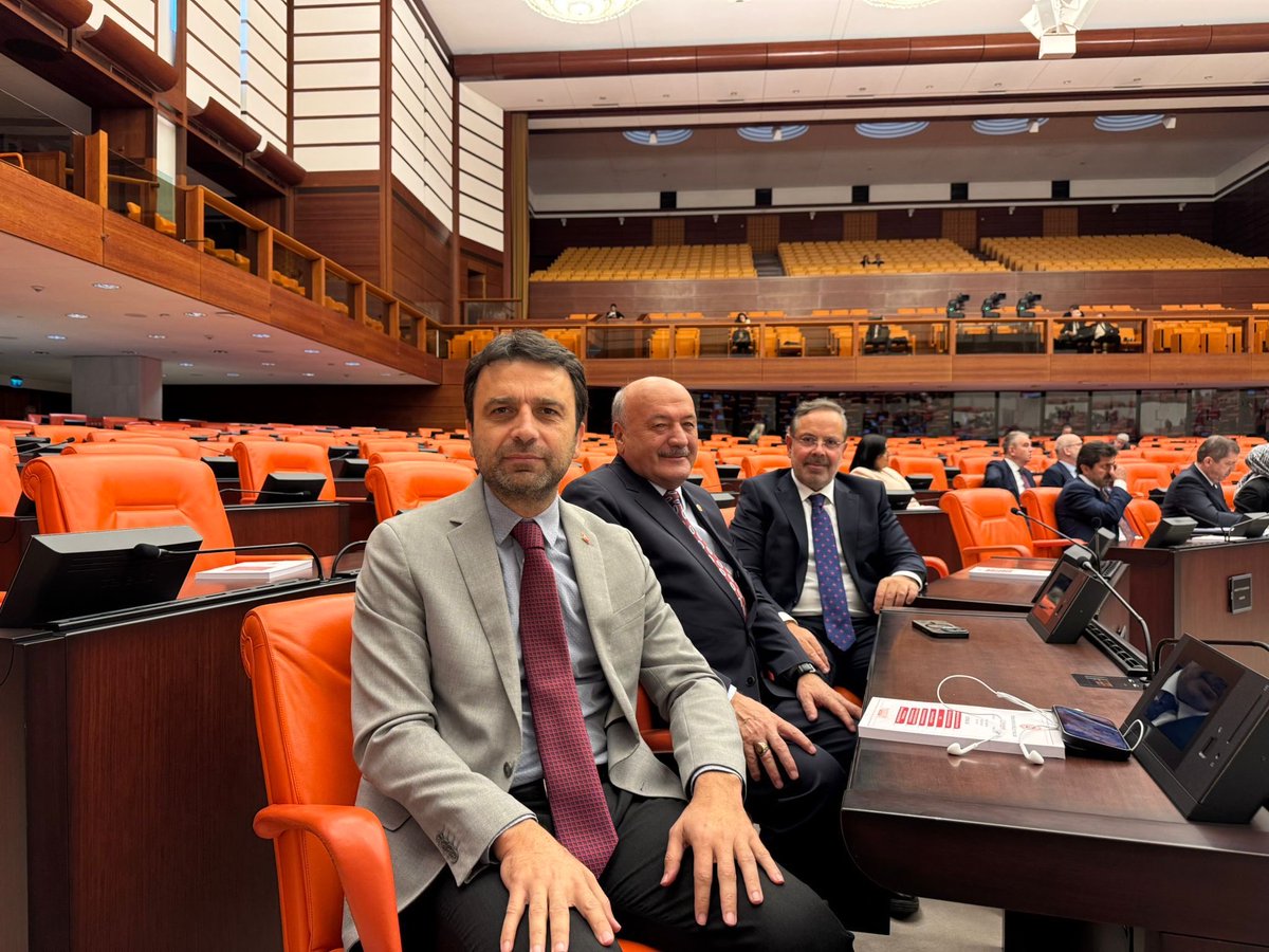 📍 TBMM Genel Kurulu’nda
214 Sıra Sayılı Karayolları Trafik Kanunu’nda değişiklik yapılmasına dair kanun teklifi üzerine görüşmelerimize başladık.

Trafik güvenliğini artırmak, vatandaşlarımızın can ve mal emniyetini korumak için çalışmalarımızı sürdürüyoruz. 🇹🇷