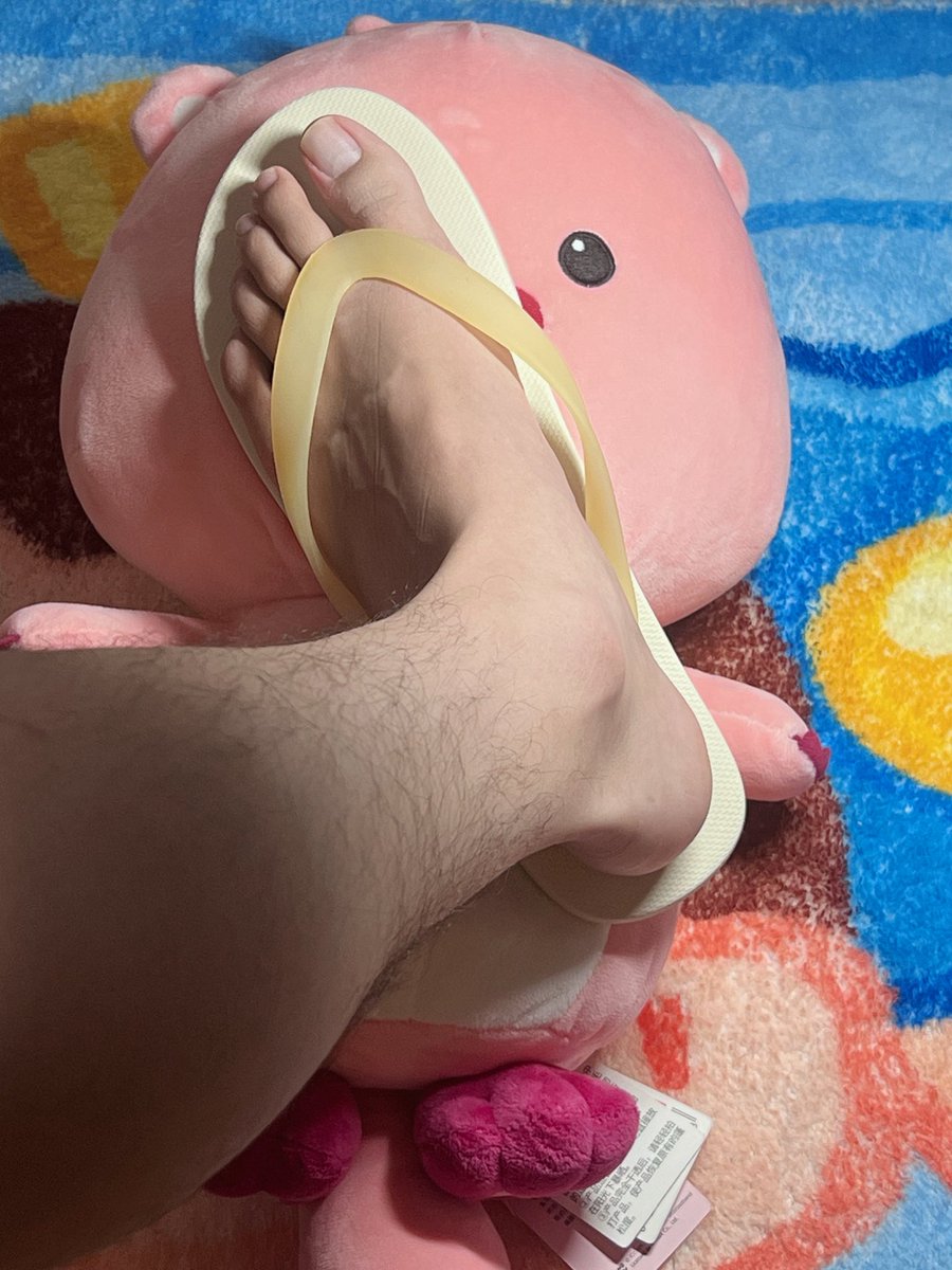 Right_didin's tweet photo. 有骚狗要来舔爸爸脚吗？
#人字拖 #Flipflops #S https://t.co/BOEZHG3QZH
