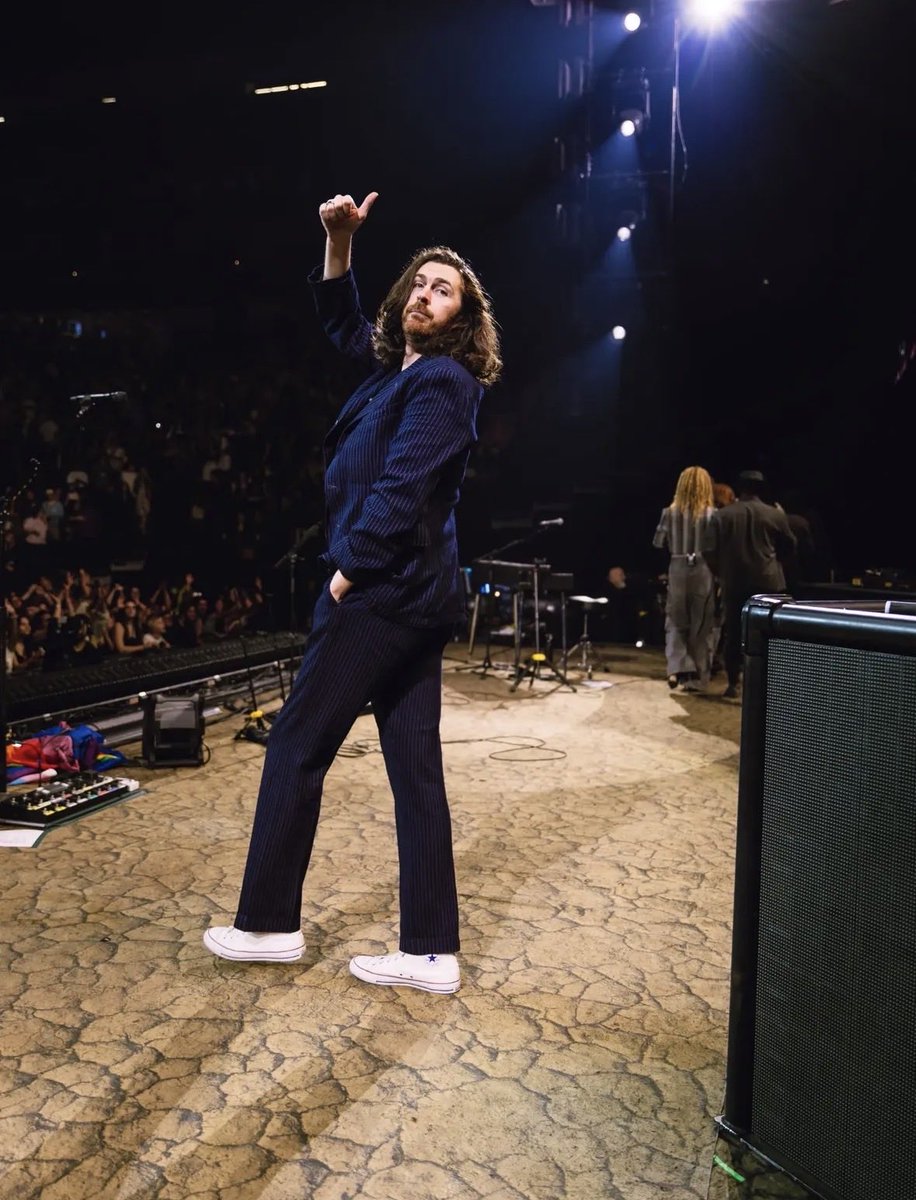 alIthingsend's tweet image. that's my emotional support human