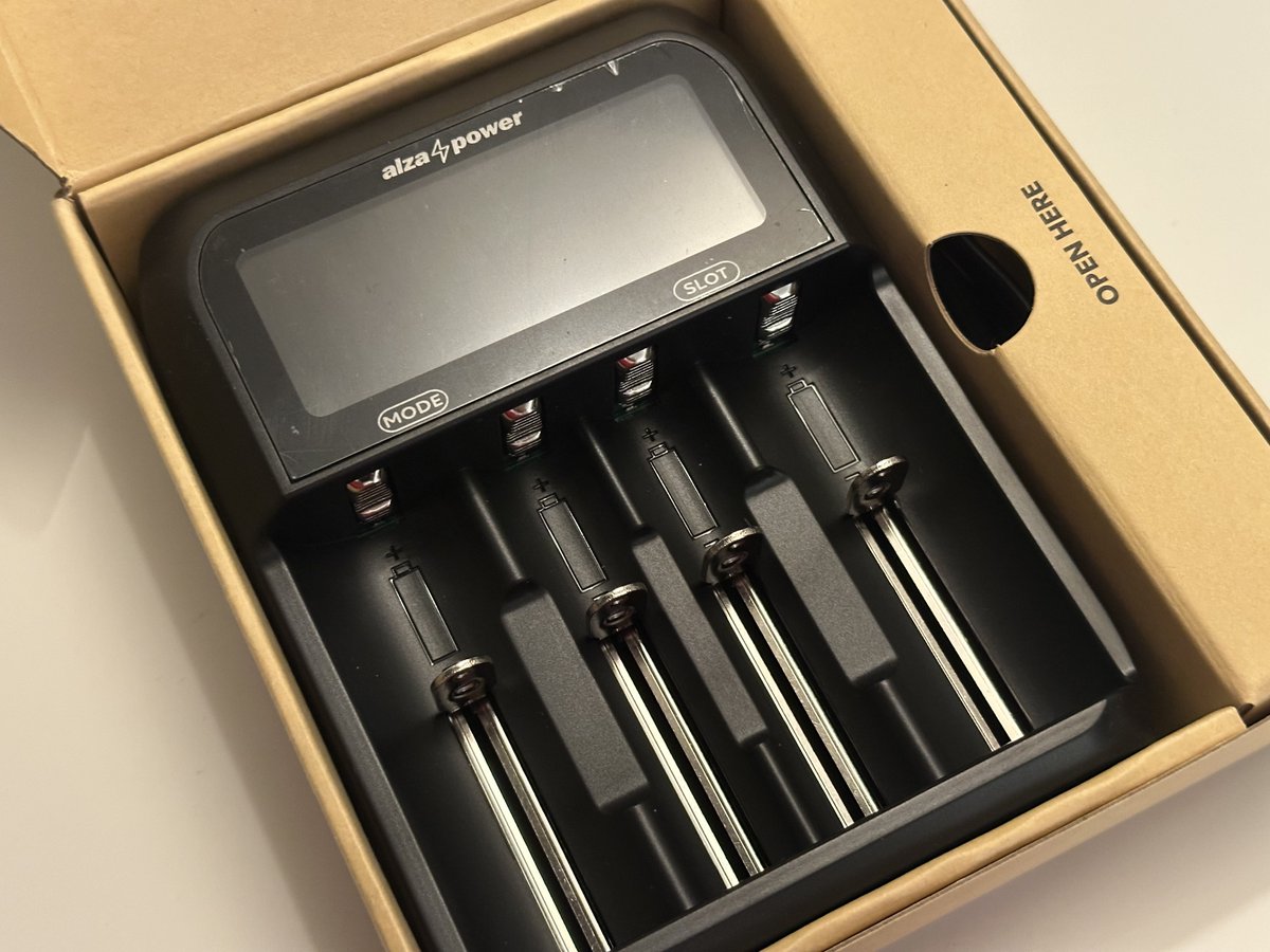 KutilDomaci's tweet image. #DnešníPošta nebo spíš #alzabox.
Nabíječka AP450B.
Co je na ní zajímavé?
Napájení z USB-C, podpora LiIon a LiFePO4 v rozměru až do 21700. 
A aktuálně cena…