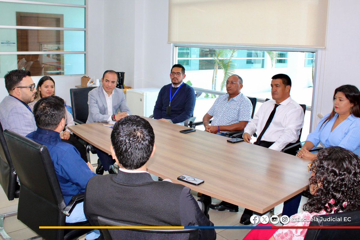 Nos reunimos con el Director Provincial de Napo, el Presidente de la Corte Provincial y los jueces para presentar el proyecto #BienestarJudicial.
Una iniciativa que promueve el equilibrio, la salud emocional y el desarrollo integral de quienes hacen posible la justicia en Ecuador