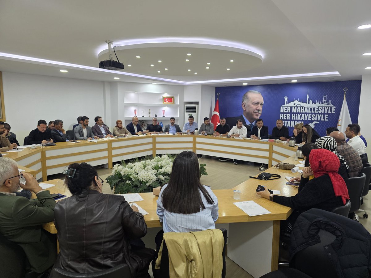 Haftalık Olağan İlçe Toplantımızı, İlçe Başkanımız <a href="/serefcolak/">Şeref ÇOLAK 🇹🇷</a> başkanlığında; İl Sorumlumuz <a href="/Menessavas/">Muhammet Enes Savaş</a> ve Yönetim Kurulu Üyelerimizin katılımıyla gerçekleştirdik.

Aldığımız kararların Tuzla’mıza hayırlı olmasını temenni ediyor, ilk günkü aşk ve kararlılıkla çalışmalarımıza