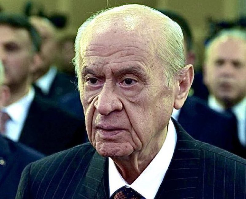 Albay Orkun Özeller’i cezaevine soktu
Pkk’lı teröristlere af istiyor…

Senin gibi “milliyetçi” düşman başına.