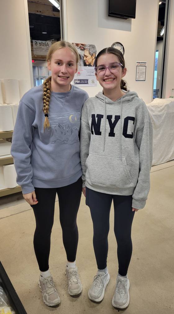 GivingTreeHSSD's tweet image. We are blessed with @BayPortYSL  student's support helping check, sort, shelve and organize the food donations for next week's open pantry day!   Thank you!
@HSSD @BayPortHS