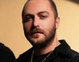 اگه بمونی فرمون قلبو سمتت میچرخونم
بشینی پیشم از زیر صفر و تا صد میچسبونم