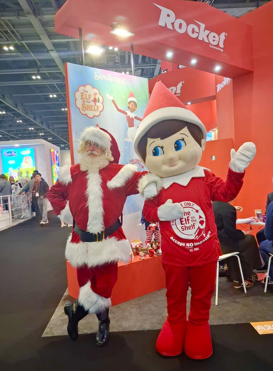 Elf on the shelf! 💫
#Santa
#FatherChristmas
#BrandLicensingEurope
#HoHoHo 🎅🏻