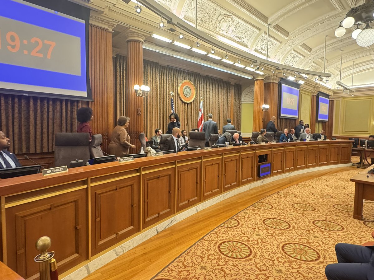 ricebilldc's tweet image. Returning from behind-closed-doors, @councilofdc-members take their places on the dais.