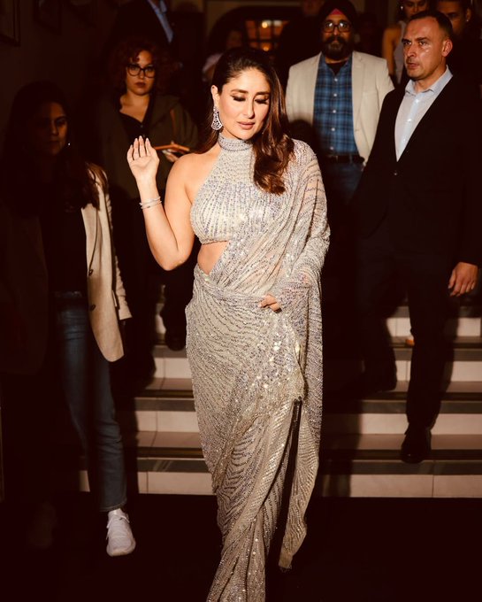 كارينا كابور بإطلالة براقة بساري فضي من Manish Malhotra.. قمة الأناقة 