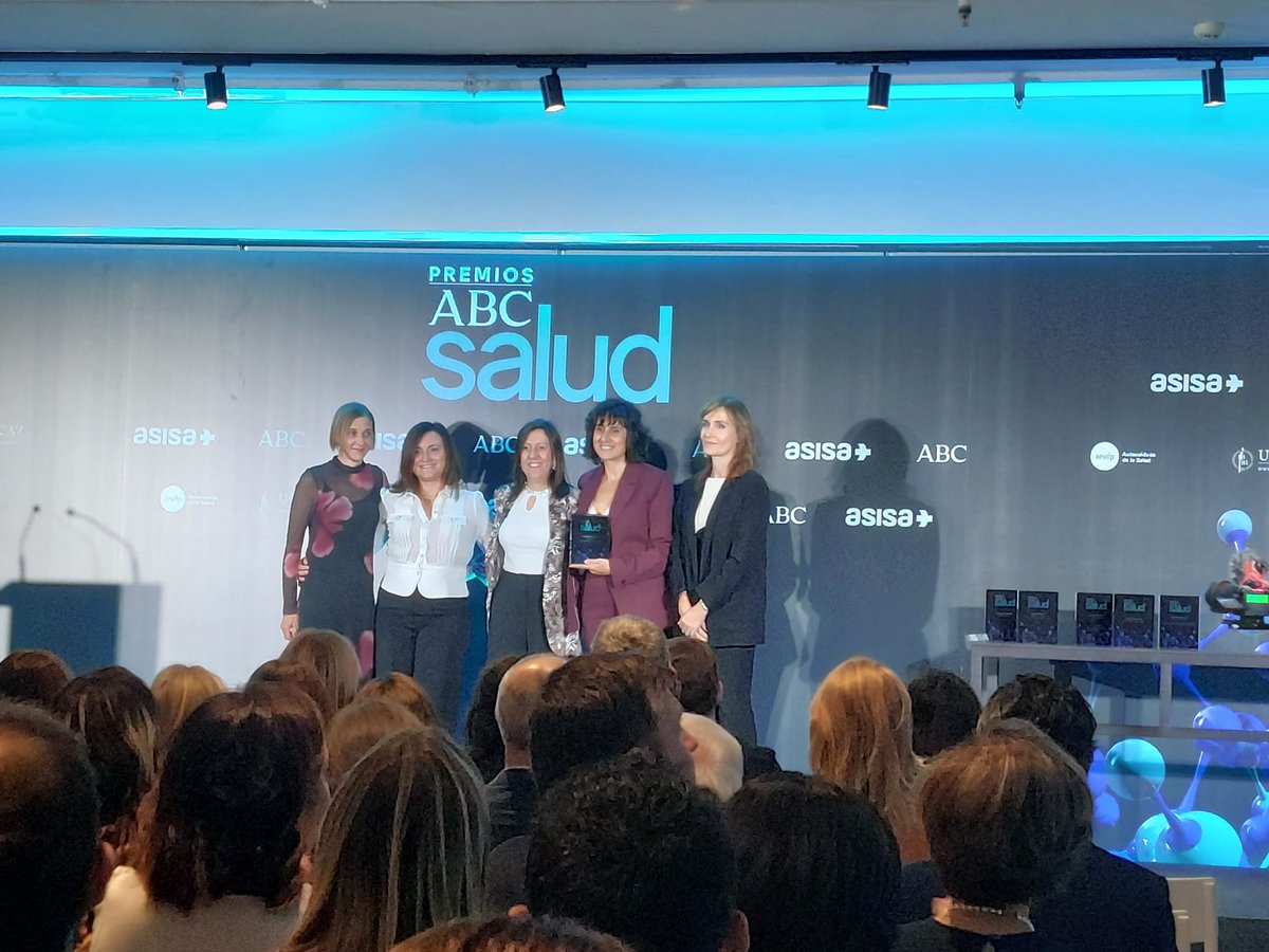 🏆 Enfermería del #Hospital12deOctubre recoge el Premio <a href="/abc_salud/">abc_salud</a> 2025 por el Proyecto 'UCI Educa'.

👏 ¡¡Felicidades para todo el equipo!!

#somosdel12