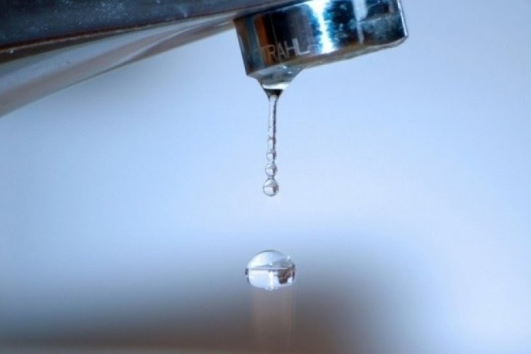 #SONDAKİKA
💧 Halk Susuz, Şirketler Servet Akıtıyor! Bursa’da Su Kesintisi Krizi Derinleşiyor

Bursa’da vatandaşlar musluktan bir damla su beklerken, aynı anda bazı şirketlerin tonlarca yeraltı ve göl suyunu kullanarak altın çıkartıp milyarlar yurt dışına gidiyor

Bir yanda su