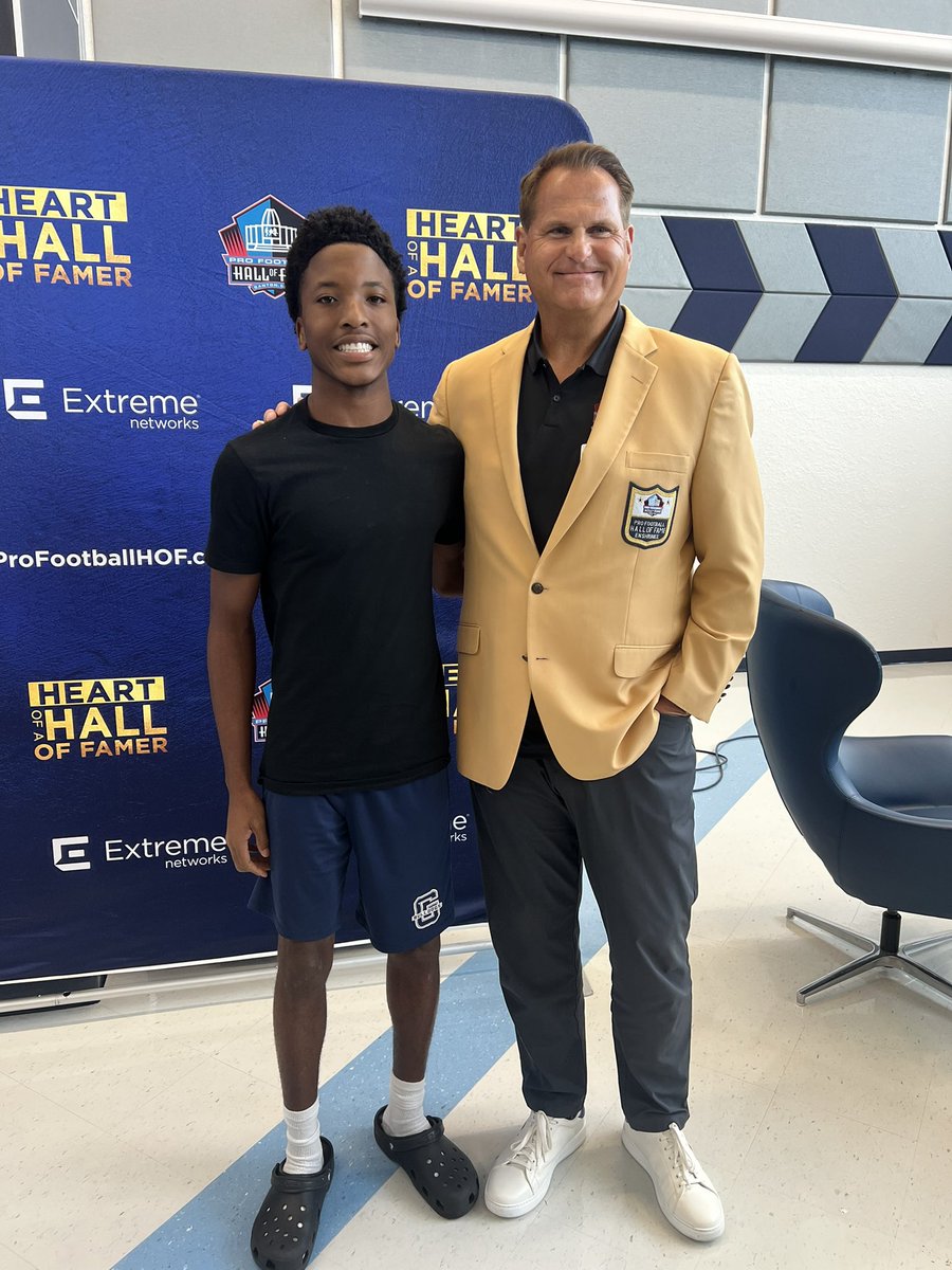 robertmckay24's tweet photo. Blessed to meet NFL Hall of Famer Jim Covert! #ChicagoBears #JimboCovert
@BallCoach5325 https://t.co/8t1tQYEXlr