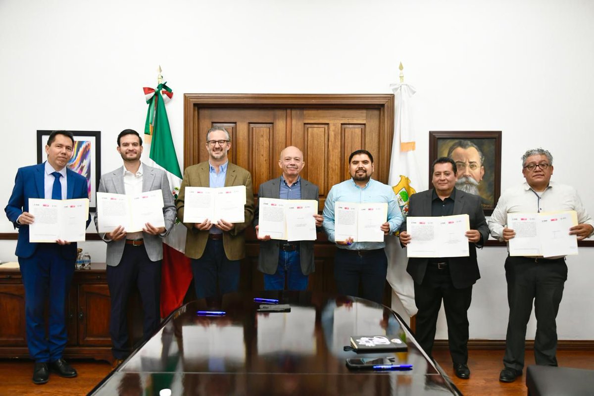 El Secretario, Emanuel Garza Fishburn, participó en la firma del convenio entre el Gobierno del Estado de Coahuila, el <a href="/INEMexico/">@INEMexico</a> y el Instituto Electoral de Coahuila, se fortalece la coordinación interinstitucional rumbo al proceso electoral 2025-2026. #CoahuilaPaDelante