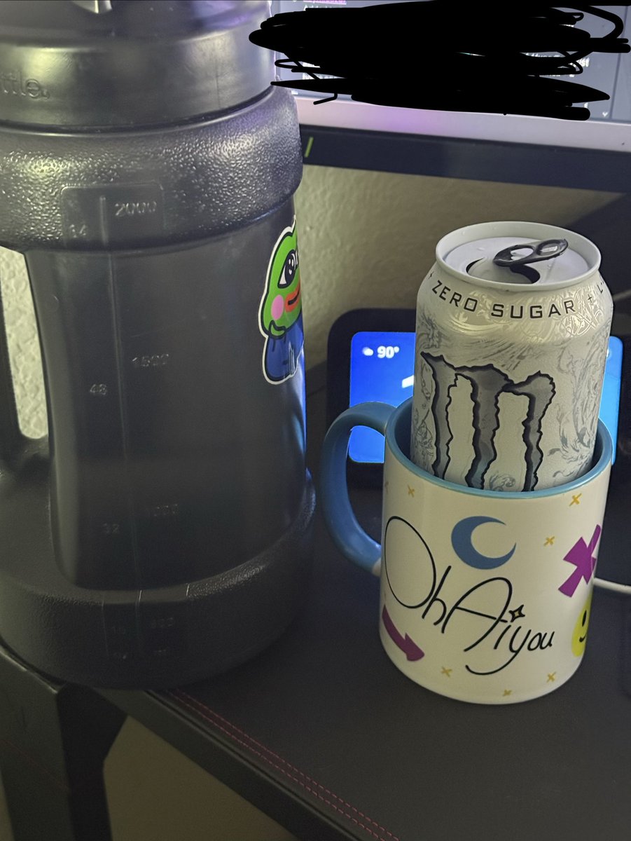 Nothing like having a White monster and my water job to stay hydrated 😎