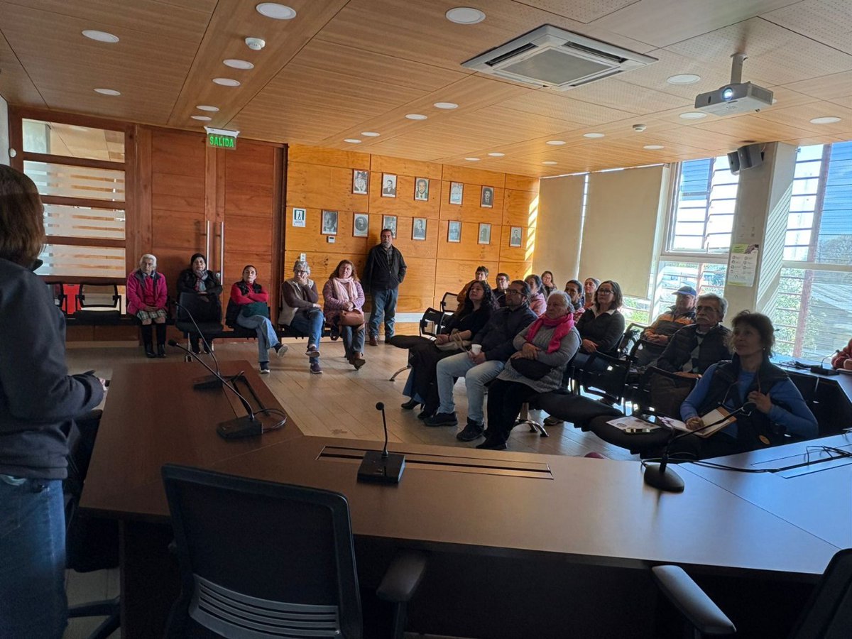 INFOR_Minagri's tweet photo. 📣 INFOR presenta Programa FNDR - Ñuble de Flora Melífera en la comuna de Pinto 🌿🌸🐝
✅️ A solicitud del Prodesal de la I. Municipalidad de Pinto, el equipo de INFOR, liderado por la investigadora María Paz Molina, dio a conocer el Programa FNDR - Ñuble de Flora Melífera, ➡️ https://t.co/tb90lGI7P0