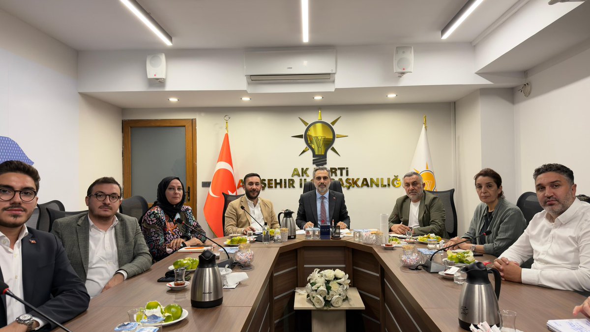 Haftalık ilçe Yürütme ve Yönetim Kurulu Toplantımızı İl Yönetim Kurulu Üyemiz <a href="/UgurUyhan/">Uğur Uyhan</a> ve teşkilat mensuplarımızın katılımlarıyla gerçekleştirdik.

Önümüzdeki süreçte gerçekleştireceğimiz çalışmaları müzakere ettik. 
Alınan ve istişare edilen kararların hayırlara vesile