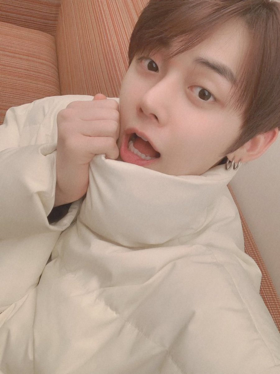 와제 tweet media