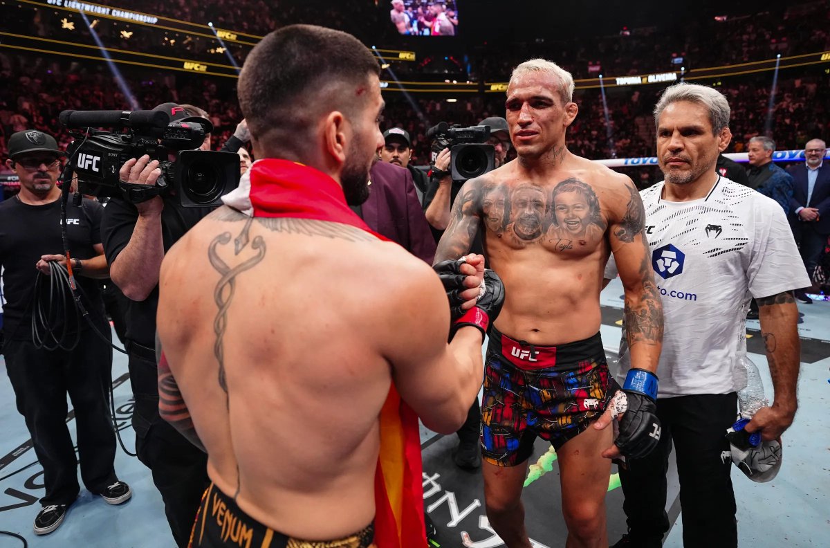 Every Topuria fan will be supporting Charles Oliveira this weekend