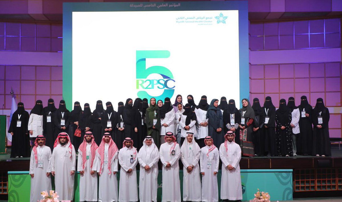 dr_hindmsh's tweet image. نُسدل الستار على أيام حافلة بالعلم والطاقة والعمل الجماعي الرائع 👏🏻 انتهى مؤتمرنا العلمي الخامس للصيدلة ولكن الأثر الجميل باقٍ 🌟 كل الشكر والتقدير لفريق العمل الجبار الذي أثبت أن النجاح لا يصنعه فرد بل يصنعه فريق يؤمن بهدف واحد 💪🏻✨ إلى لقاء قادم يحمل إنجازات أكبر ونجاحات أجمل…