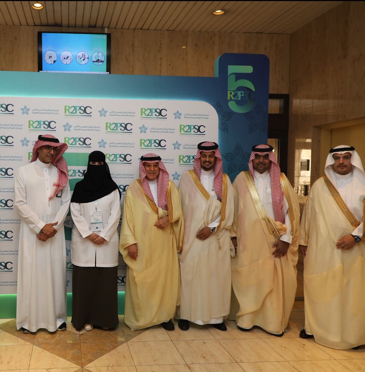 dr_hindmsh's tweet image. نُسدل الستار على أيام حافلة بالعلم والطاقة والعمل الجماعي الرائع 👏🏻 انتهى مؤتمرنا العلمي الخامس للصيدلة ولكن الأثر الجميل باقٍ 🌟 كل الشكر والتقدير لفريق العمل الجبار الذي أثبت أن النجاح لا يصنعه فرد بل يصنعه فريق يؤمن بهدف واحد 💪🏻✨ إلى لقاء قادم يحمل إنجازات أكبر ونجاحات أجمل…