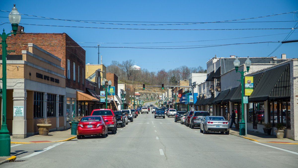 UKAgriculture's tweet photo. A new report by @BlueprintKY provides data on Kentucky’s rural economy. 

“What makes this analysis unique is the focus on rural Kentucky specifically,” said Blueprint Kentucky director Alison Davis. 

Learn more >> https://t.co/Irc1TYITaI https://t.co/yOWHS6rRqM