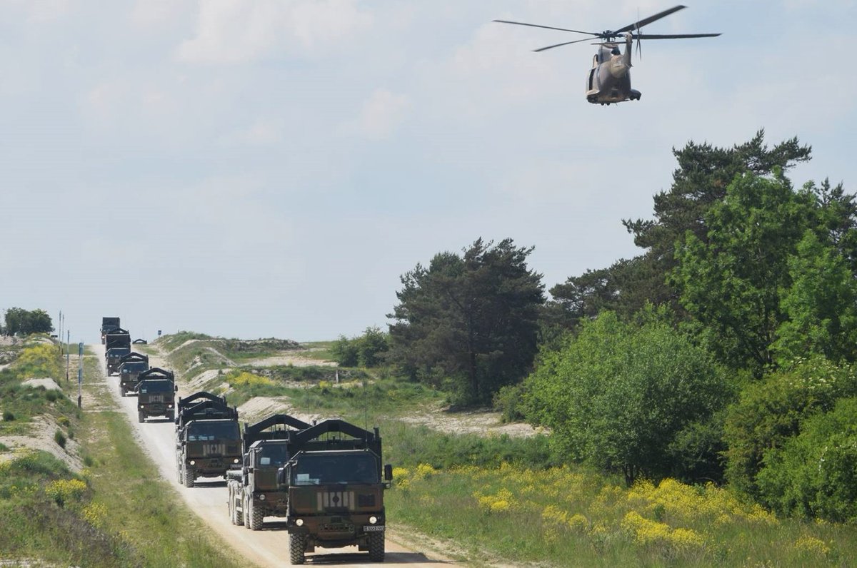 pascalbtr's tweet photo. 2026 , l'année de la LOG, création : 
- d'une brigade de soutien divisionnaire (à partir de la @BrigadeLOG ) 
- d'un régiment de circulation (anciennement 601e et 602e RCR)
- d'un régiment d'appui-mobilité des blindés (anciennement 516e et 517e RT)
Où est-ce que je (re)signe ? 😉 https://t.co/Gbb3BNyP83