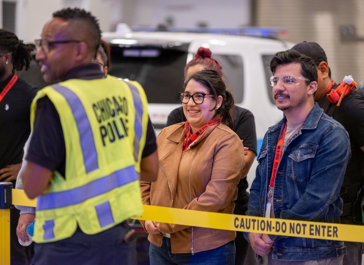 The 𝐓𝐫𝐚𝐢𝐧𝐢𝐧𝐠 𝐚𝐧𝐝 𝐒𝐮𝐩𝐩𝐨𝐫𝐭 𝐆𝐫𝐨𝐮𝐩 hosted 𝐂𝐨𝐦𝐦𝐮𝐧𝐢𝐭𝐲 𝐓𝐫𝐚𝐢𝐧𝐢𝐧𝐠 𝐎𝐛𝐬𝐞𝐫𝐯𝐚𝐭𝐢𝐨𝐧 𝐃𝐚𝐲 this weekend at the Public Safety Training Center. Residents observed officer training on key topics, building transparency and trust.
#ChicagoPolice