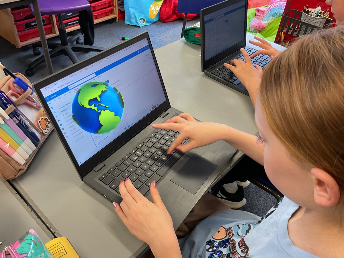 Dosbarth Oak have been developing their digital competency by  creating folders and organising emails. #ambitiouscapablelearners