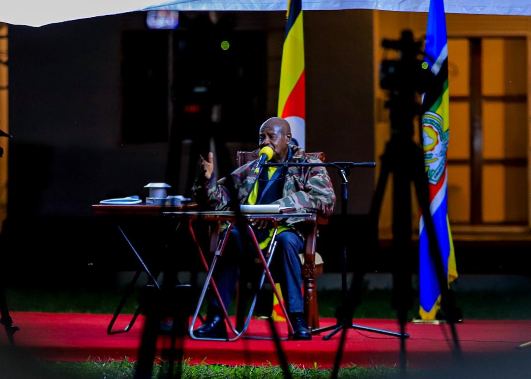 NRMOnline's tweet image. HAPPENING NOW: H.E President @KagutaMuseveni is  interacting with journalists from Lango sub-region at Balaregi State Lodge. #ProtectingTheGains