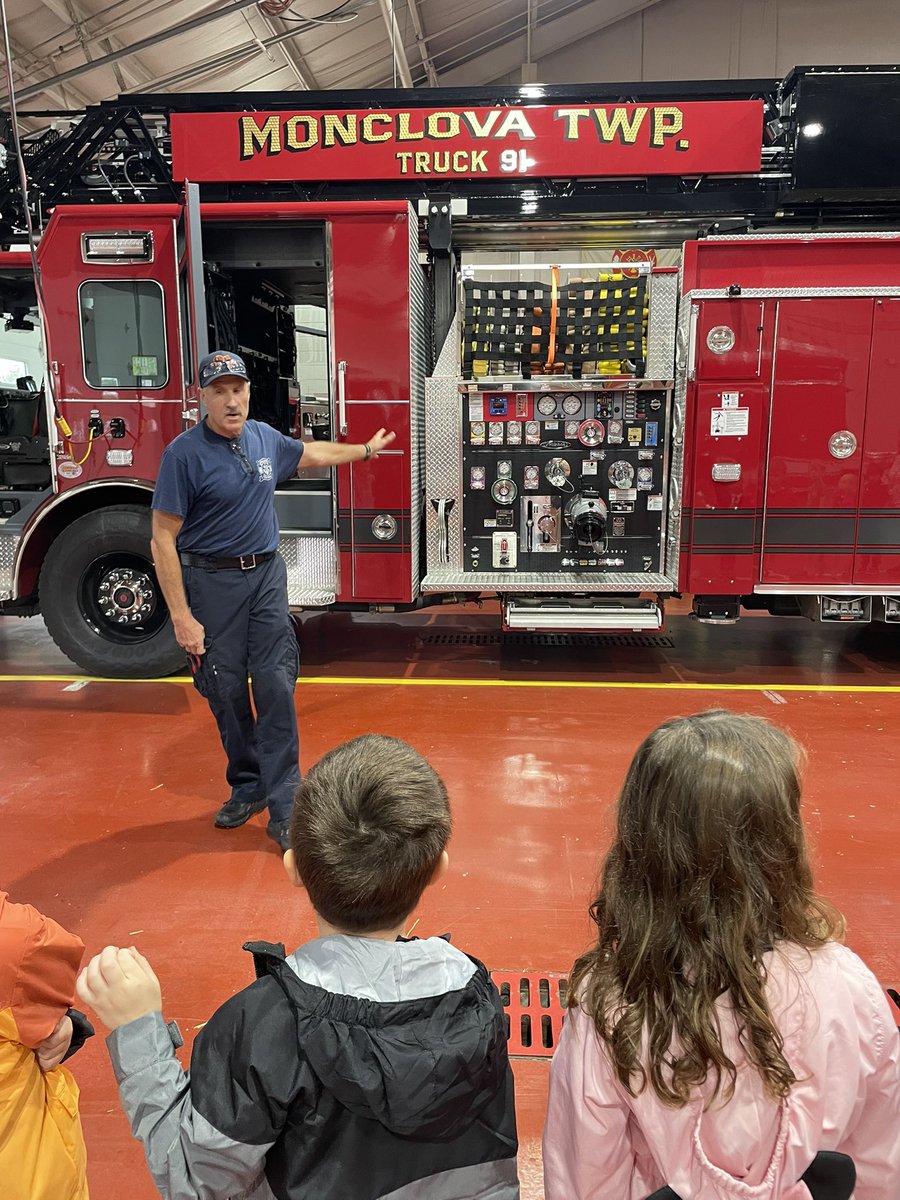 awmokindergrade's tweet image. We had a great time at the fire station. Thank you Monclova Fire Department!