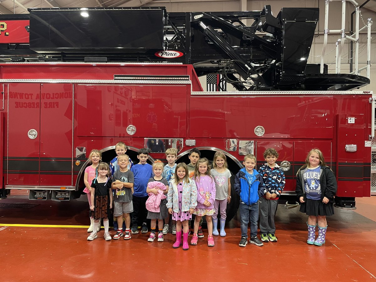 awmokindergrade's tweet image. We had a great time at the fire station. Thank you Monclova Fire Department!
