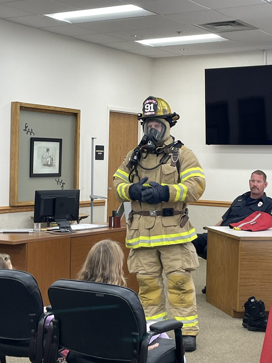 awmokindergrade's tweet image. We had a great time at the fire station. Thank you Monclova Fire Department!
