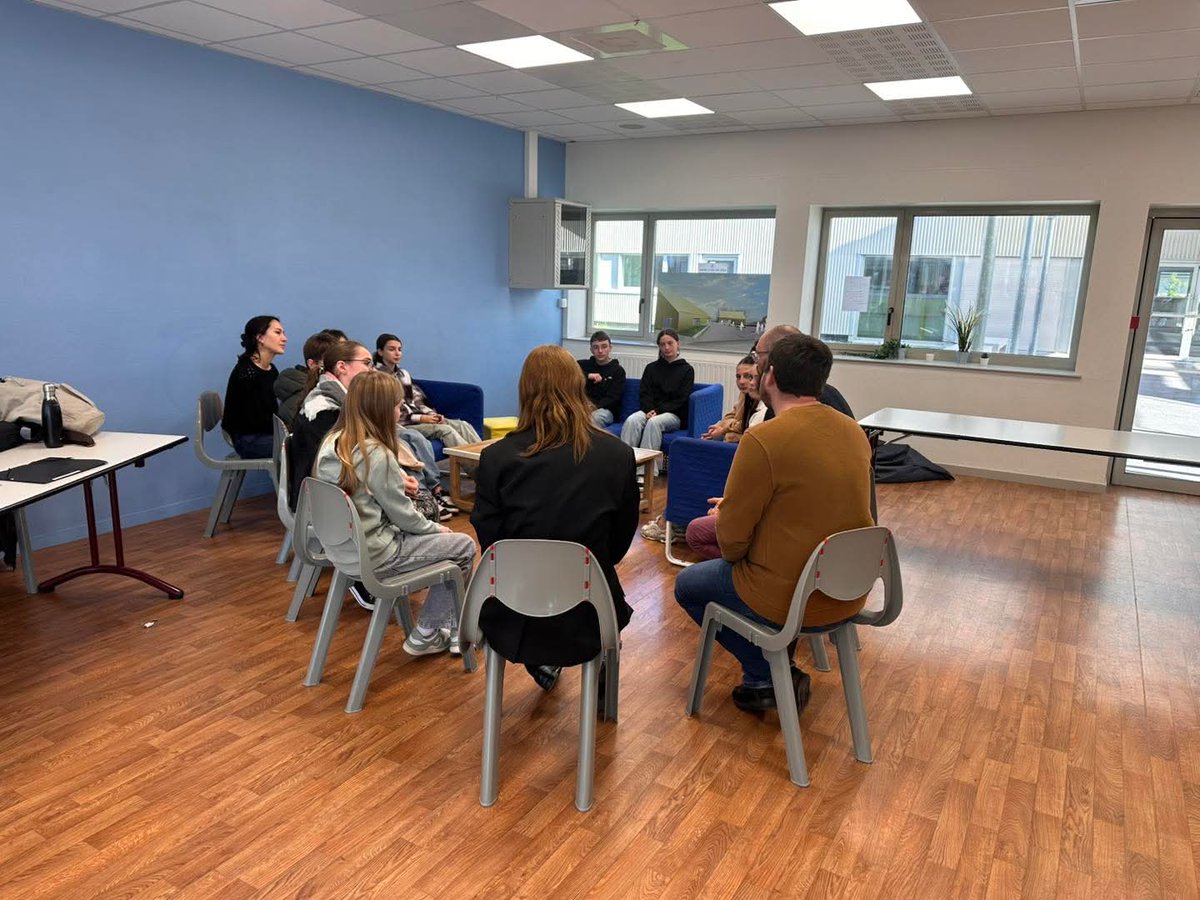 Nos 10 élèves ambassadeurs harcèlement bénéficient ce mardi d'une formation avec le personnel de l'équipe mobile sécurité du rectorat de Caen 👌
Merci pour leur investissement !