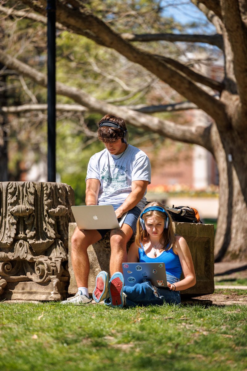 📚 Study Smarter: Midterm Hacks 📚 
Make your prep time count:
✨ Quizlet &amp; flashcards = remember more
✨ Teach it out loud to lock it in
✨ Try Pomodoro (25/5 study-break cycles)
✨ Change your spot for a focus refresh

Study smarter, stress less. You’ve got this! 💪