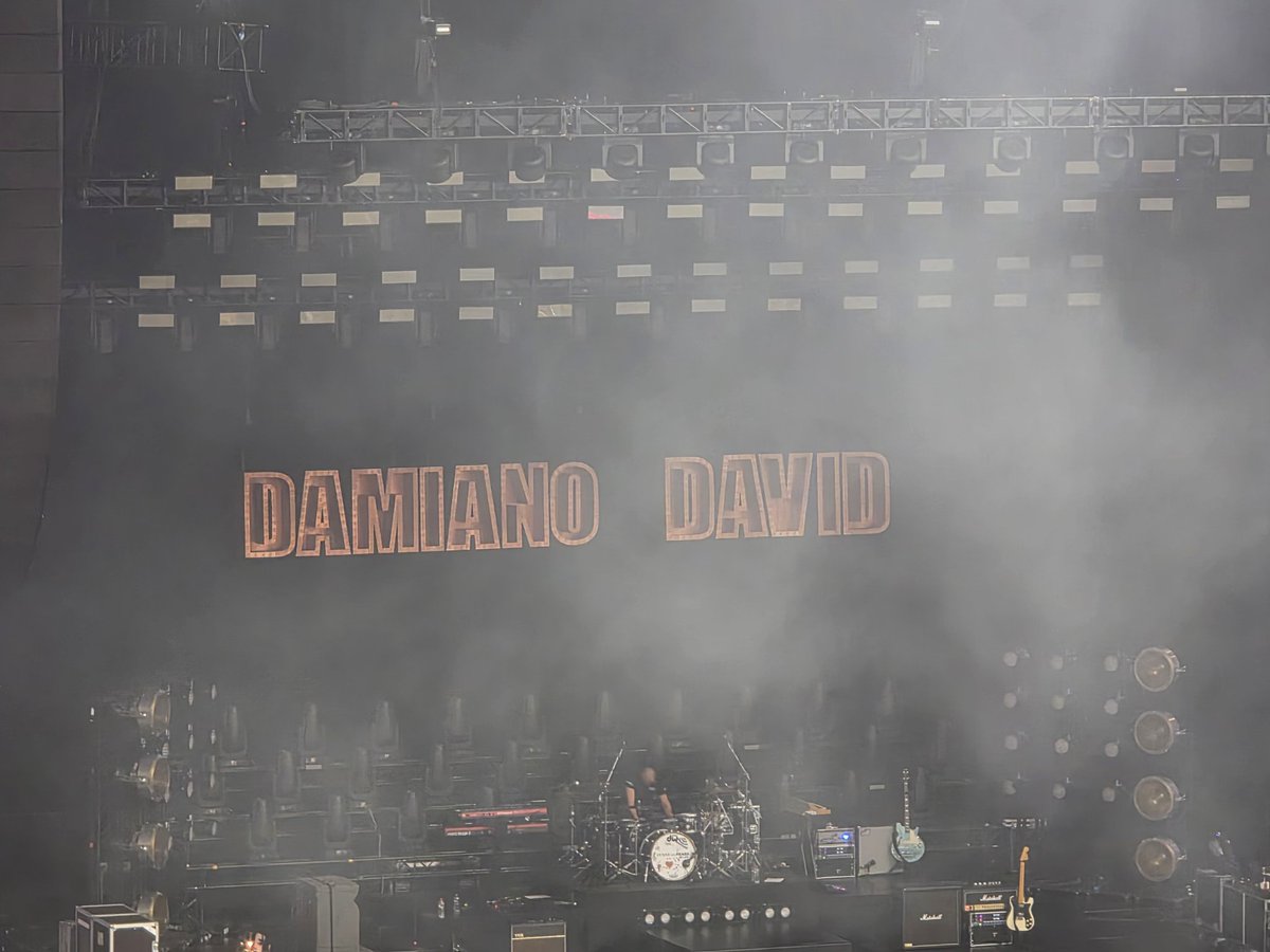 Mughetto_2's tweet photo. #damianodavid
#unipolarena
#milano
Il Re David è qui ❤️ https://t.co/efgQ3YrrSR