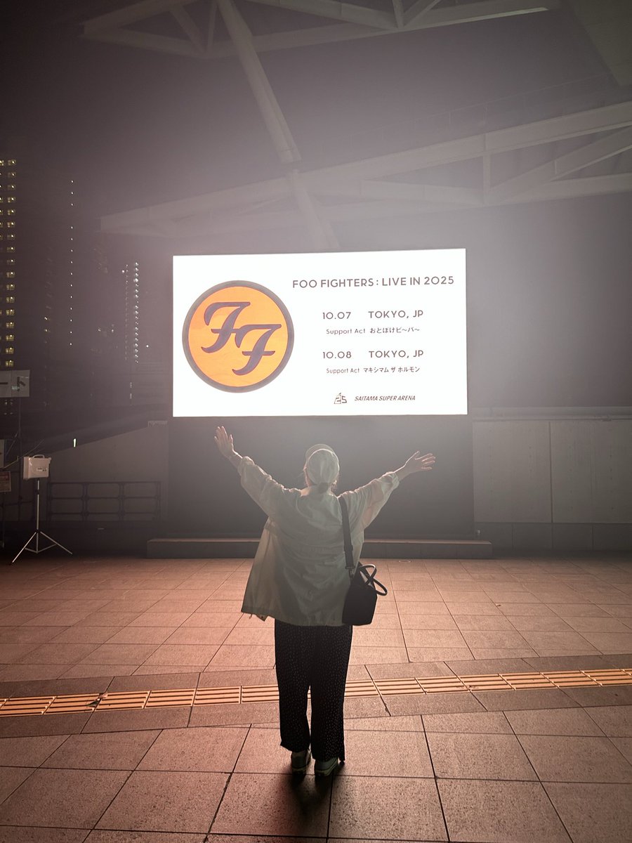 rina_ction's tweet photo. デイヴに会えたー！！ハードな優しさが大好きだー！！30周年おめでとう🍺　
カートとテイラーが会場の何処かで見ていた気がしてならない夢のような時間だった！！　

#FooFighters #フーファイターズ #フーファイ30周年 https://t.co/GJfPL3vPFg