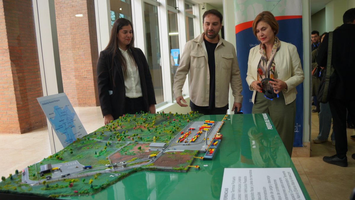 noticiasdel6's tweet photo. Se inauguró en la Legislatura la muestra “Pulso de un corredor vivo. El ecosistema estratégico de Misiones”
.@InformacionLeg3 @diputadosMis @suzel_vaider
https://t.co/0AAAUl8nLY https://t.co/1rGd5u6RrA